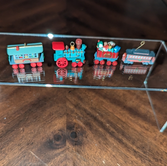 1990 Hallmark  Collectors Series Mini Keepsake Ornament Trains - Picture 4 of 11